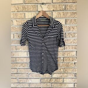 Velvet by Graham and Spencer. Cotton knit navy and white striped fitted shirt. M